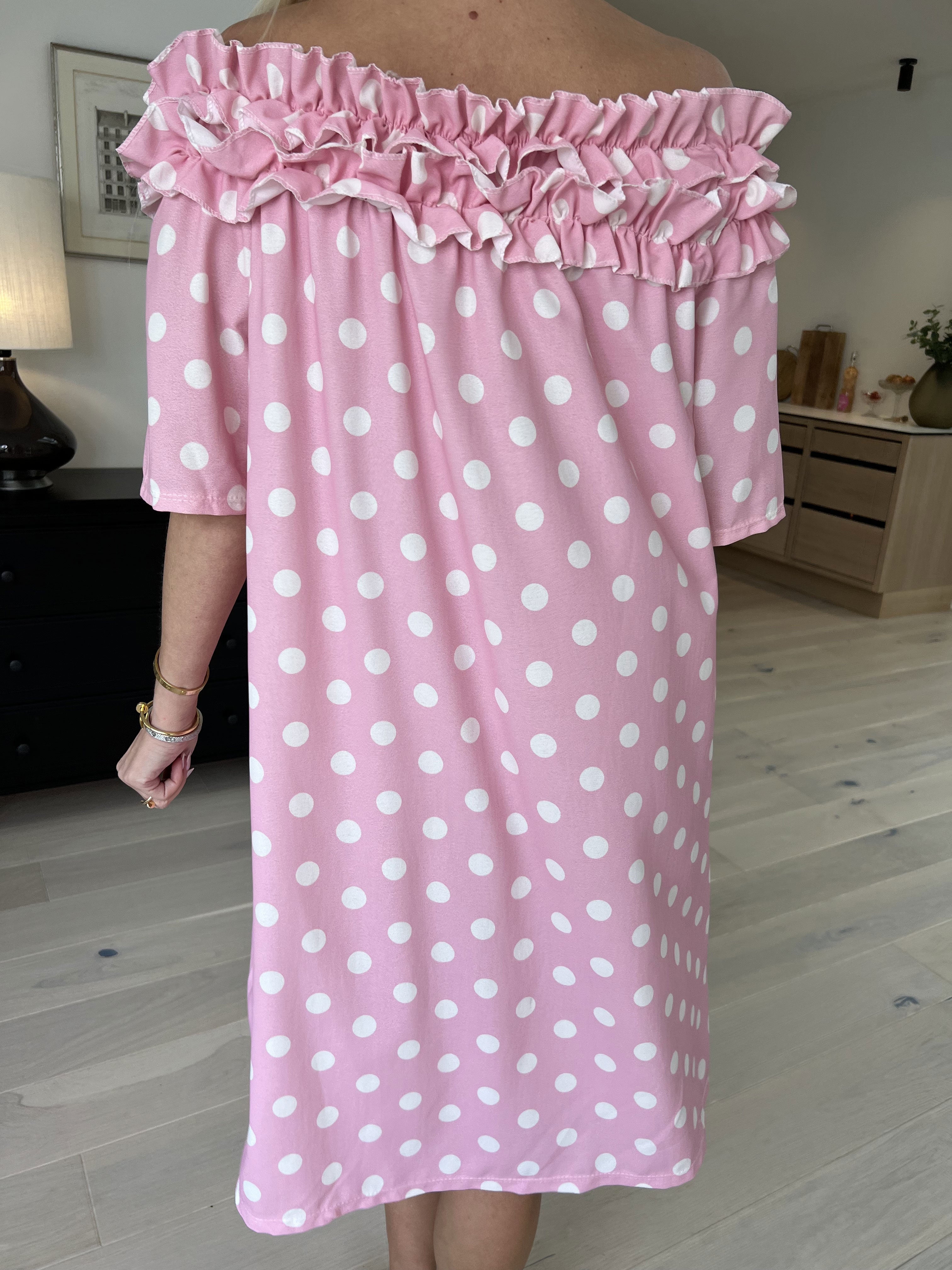 Chili Sleeveless Dress Dot - Klänning med prickar och volanger